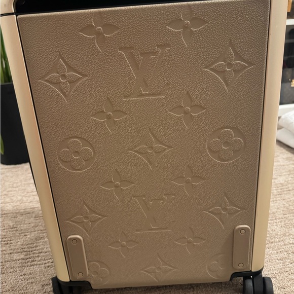 Beautiful suitcase excellent condition and ha little scattered - Picture 11 of 14